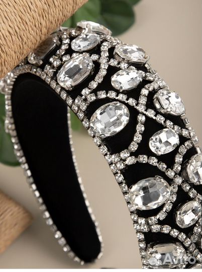 Ободок для волос со стразами