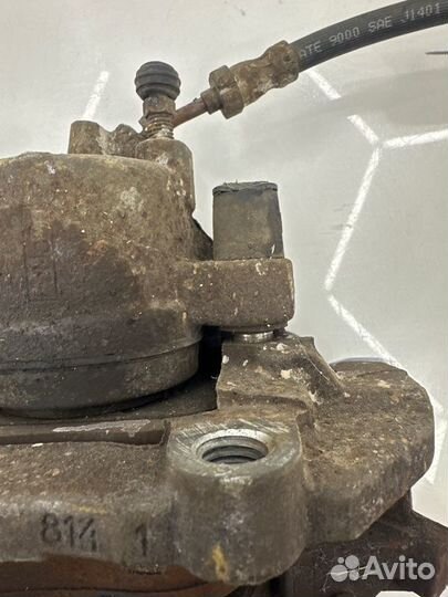 Суппорт передний правый Ford Focus 3 CB8 1.6L