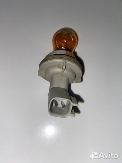 Форд Фокус 2. Патрон поворотника заднего фонаря