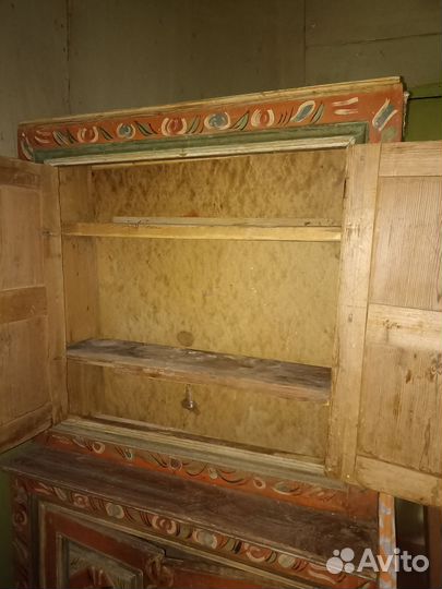 Старинный буфет