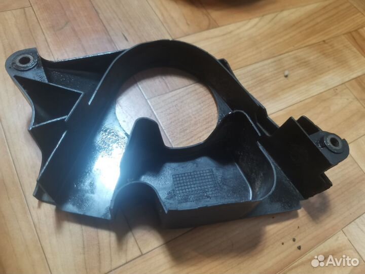 Нижний кожух грм Гольф 3 032109127