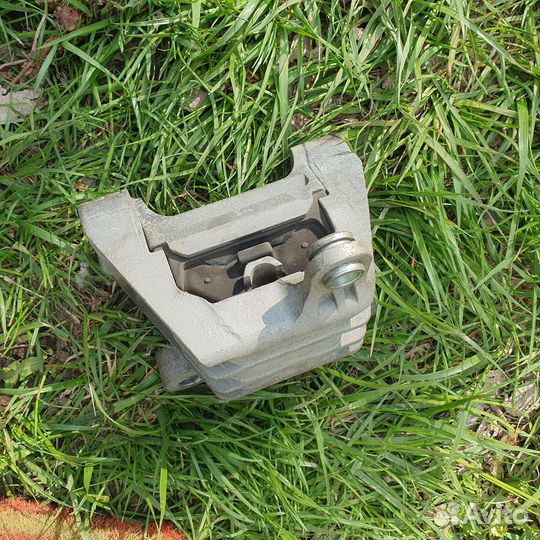 Опора верхняя правая saab 12783141