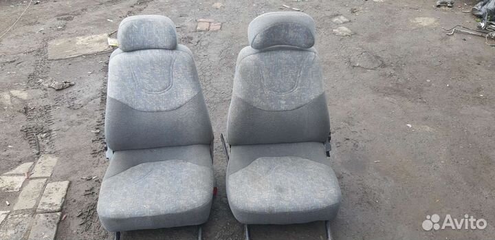 Передние сиденья Лада Надежда ваз-2120