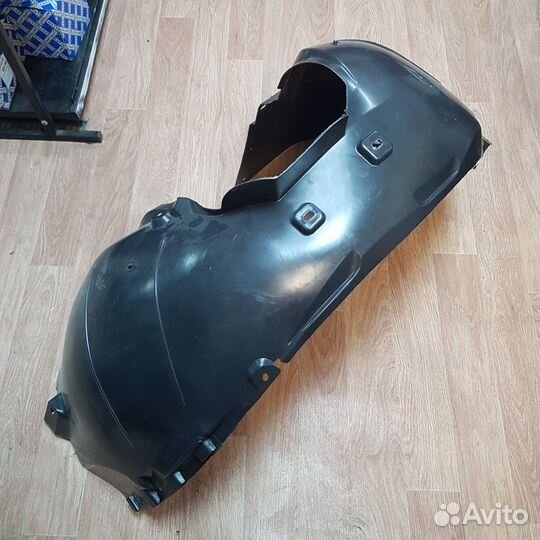 Подкрылок передний правый Opel Astra J