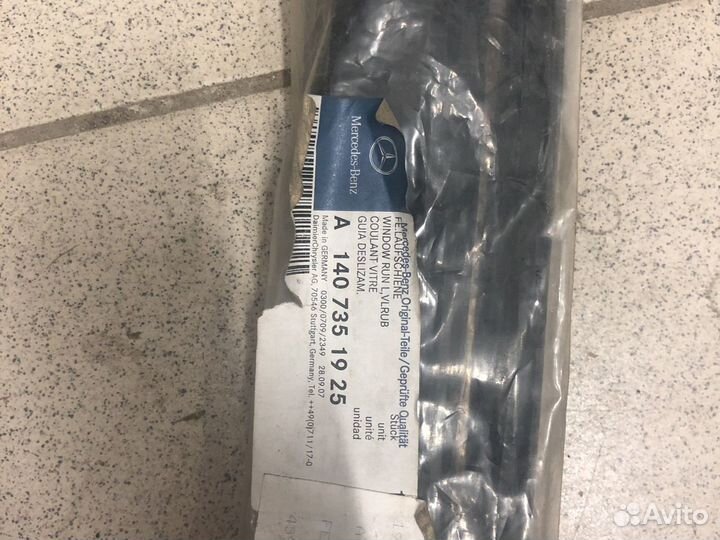 Уплотнитель проема стекла Mercedes w140