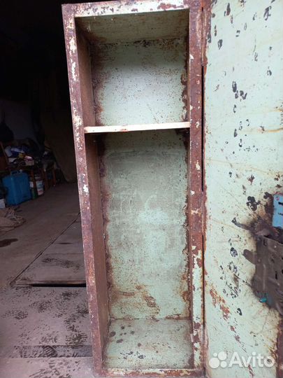 Сейф металлический