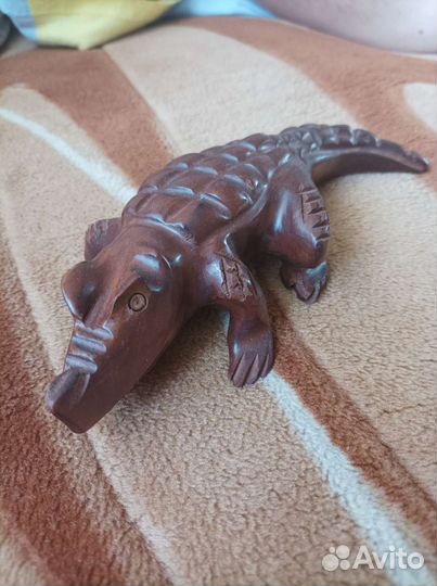 Статуэтка крокодил