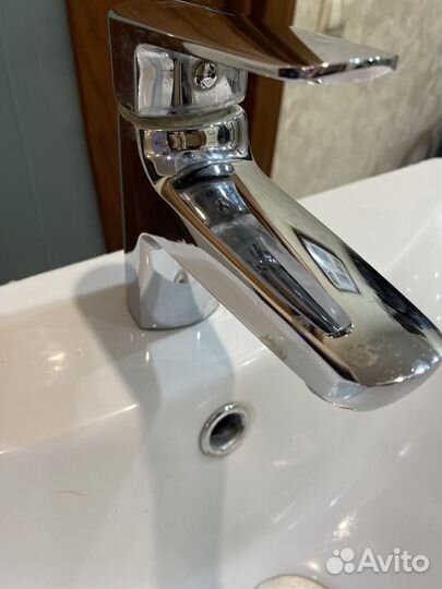 Тумба для ванной с раковиной и смесителем