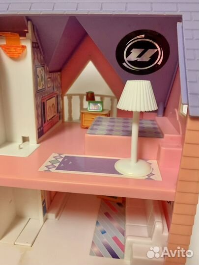 Кукольный домик с мебелью
