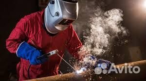 Сварщик ручной дуговой сварки