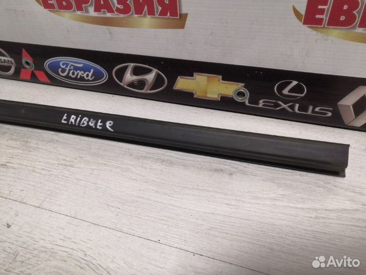 Молдинг стекла передний левый Mazda Tribute epew