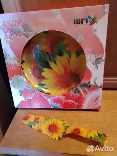 Тарелка для торта с лопаточкой подарочная