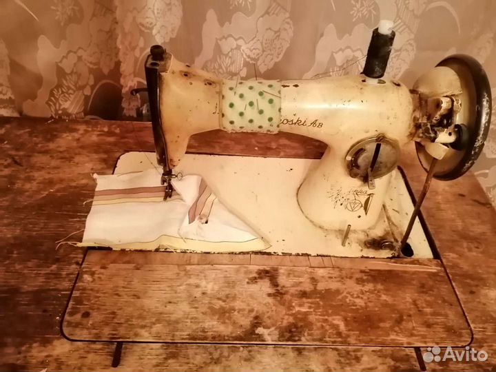 Швейная машинка с ножным приводом