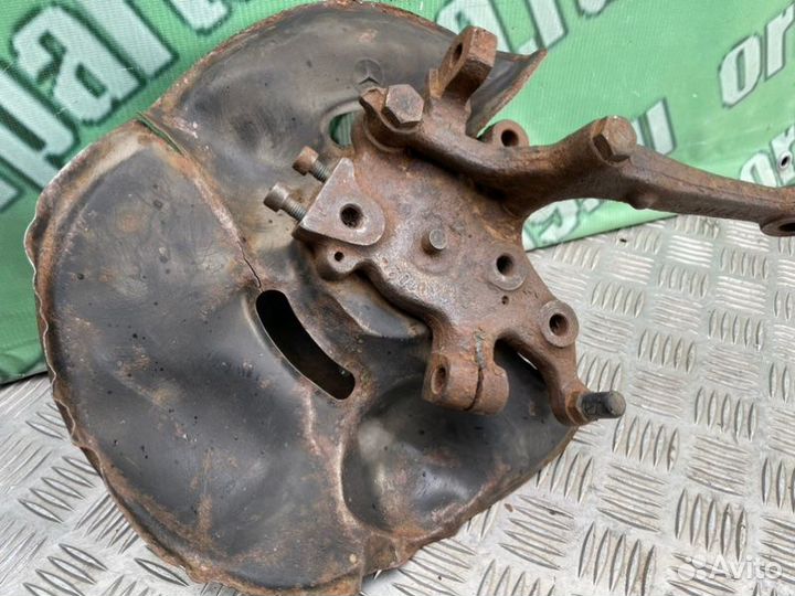 Кулак поворотный передний правый Mercedes-Benz