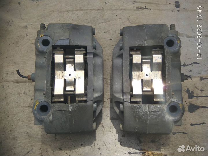 Суппорт передний на Хонда Легенд 2007 года