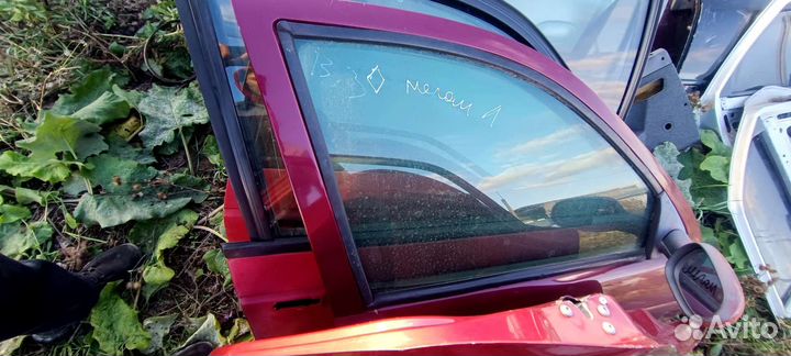 Стекло Renault megane 1