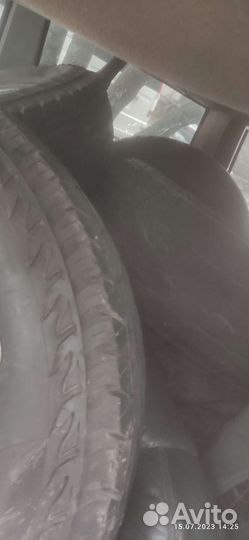Kumho Road Venture AT61 235/75 R15 97S