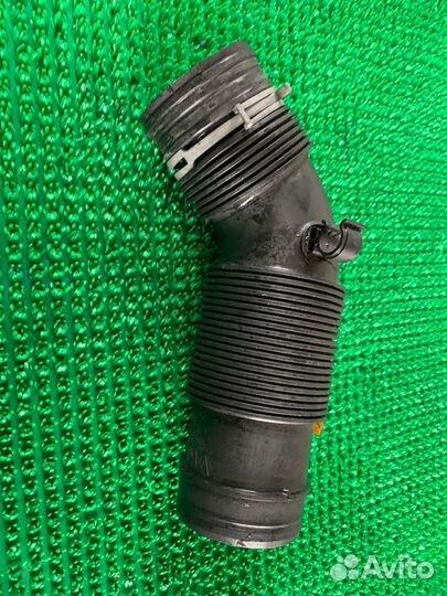 Патрубок воздушного фильтра прав. audi Q7