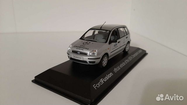 Ford Fusion / 1:43 / Minichamps