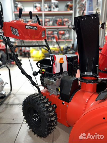 Снегоуборщик бензиновый Honda HSS 13HP