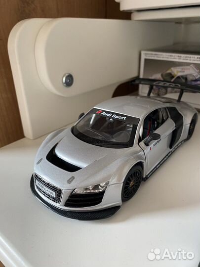 Audi r8 v10 lms 1:24 rastar
