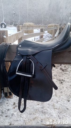 Конная амуниция, седло, недоуздок