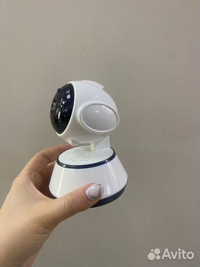 Поворотная Wi-Fi камера 720P с записью на карту, M