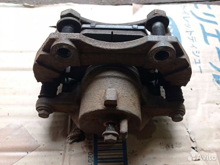 Суппорт перед Nissan Primera P12 оригинал