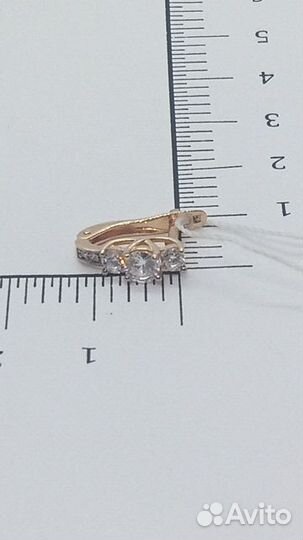 Золотые серьги с камнем