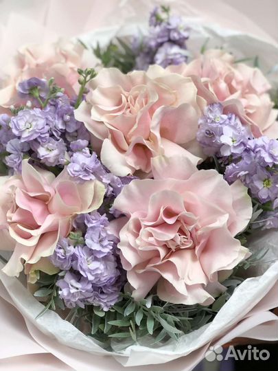 Букет цветов с розой и маттиолой, доставка