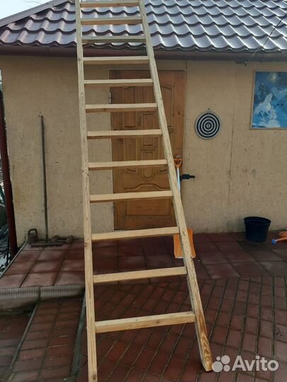 Лестница деревянная