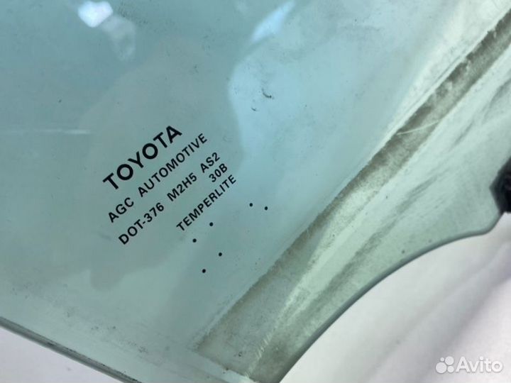 Стекло двери опускное переднее правое Toyota Camry