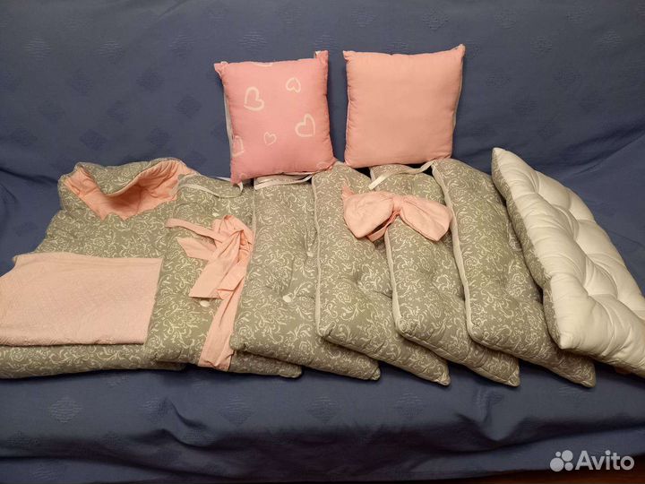 Подушки-бортики в кроватку для новорожденных