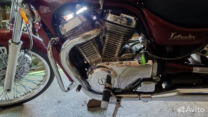 Suzuki intruder vs400