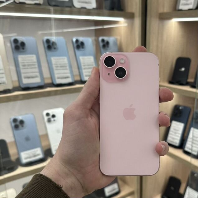 iPhone 15, 256 ГБ, SIM + eSIM