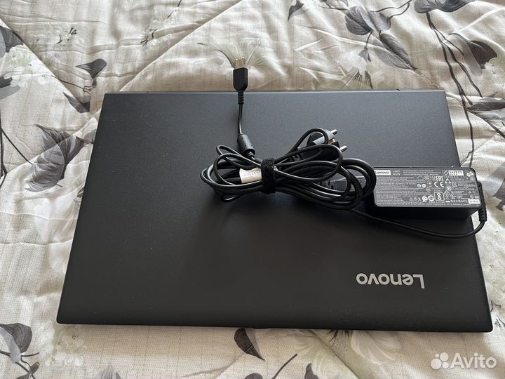 Ноутбук Lenovo 8GB озу, SSD+HDD