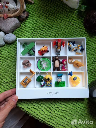 Подставка для киндер коллекций и Лего фигурок