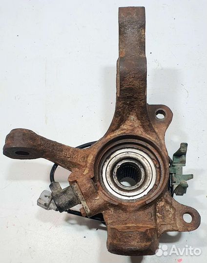 Кулак поворотный левый Toyota Avensis T220