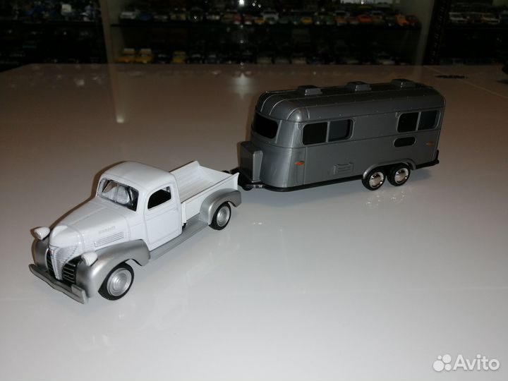 Plymouth 1941 с прицепом 1/43 Motormax