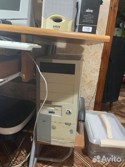 Настольный компьютер с монитором