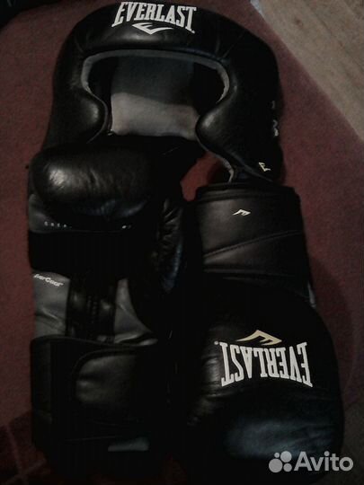 Продам Боксерские Перчатки и Шлем everlast