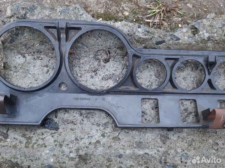 Приборная панель,бачок тормозной жидкости ваз 2106