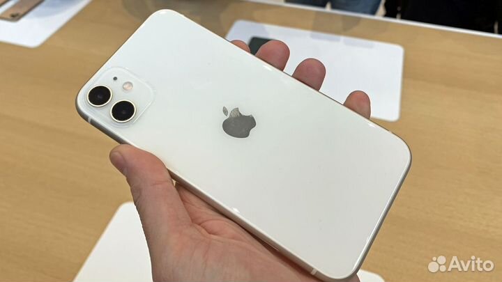 iPhone 11, 64 ГБ