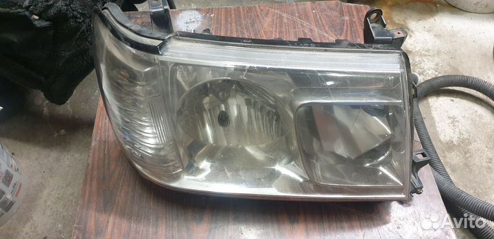 Фара передняя правая Toyota Lend Cruser 100