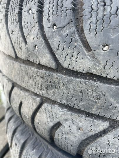 Bridgestone Blizzak Spike-01 215/60 R17