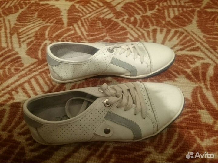 Кроссовки кожаные