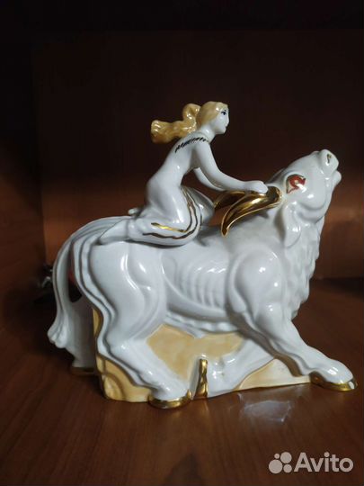 Фарфоровые 