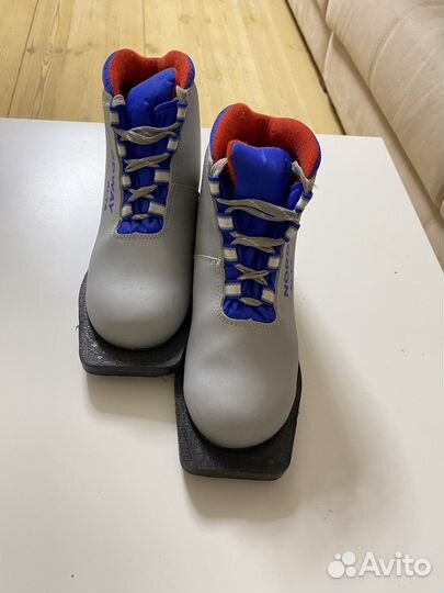 Лыжные ботинки детские р. 32, р. 34