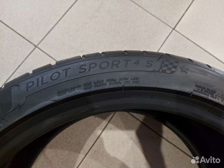 Michelin Pilot Sport 4 S 285/30 R20 и 275/35 R19