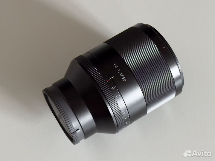 Sony Carl Zeiss Planar T* FE 50mm f/1.4 ZA